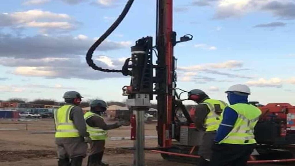 Obras de construção do complexo de energia solar da Neoenergia 